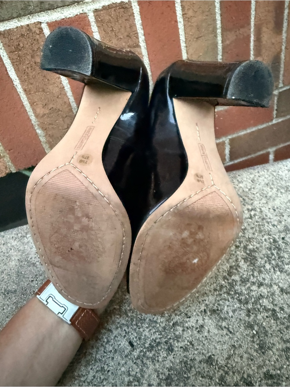 Vince Camuto Black Patent Leather Peep Toe Block Heel Pumps Size 7.5B - Picture 5 of 7